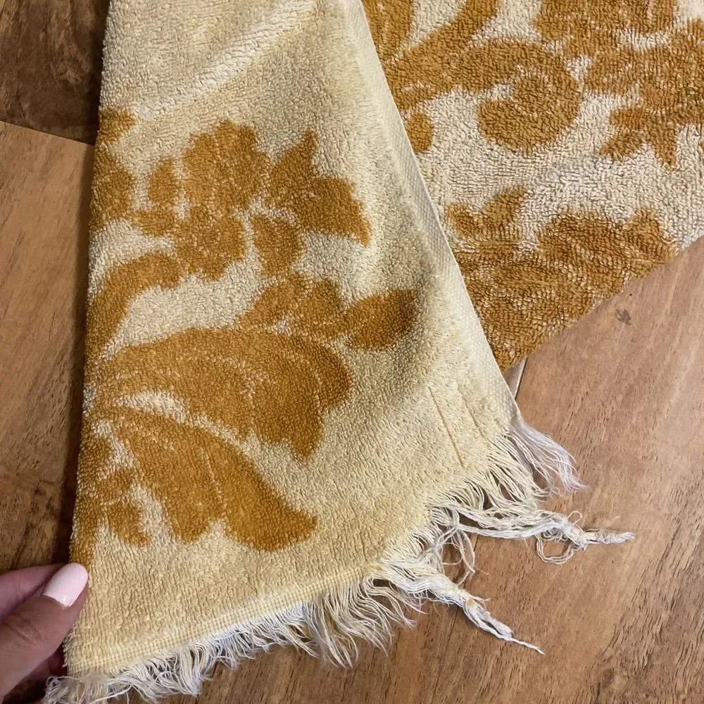 VTG MCM Cannon Monticello Bath Towel Yellow harvest gold Sculpted USA 24X38